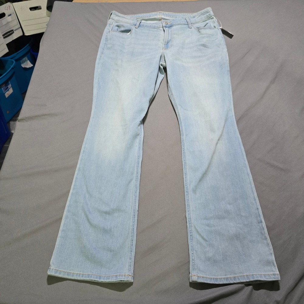 Old Navy Wow Boot-Cut Jeans Womens 16 Light Blue Mid-Rise Denim Pant